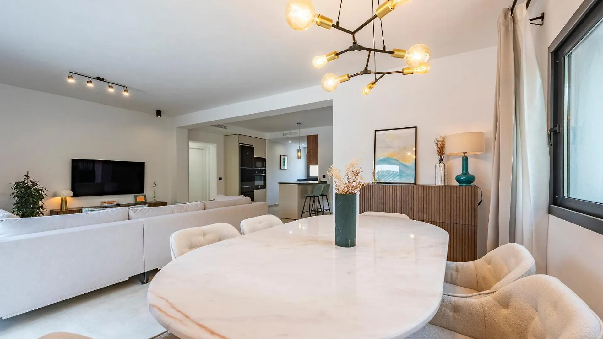 Spacious And Bright 3Br House In Great Location Μαρμπέλλα Σπίτι διακοπών