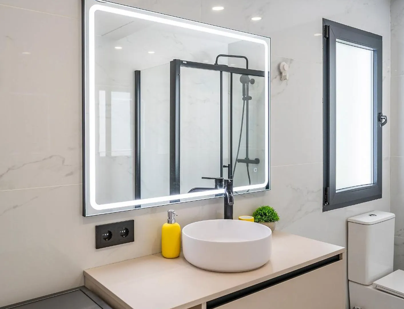 Spacious And Bright 3Br House In Great Location Μαρμπέλλα 0*,